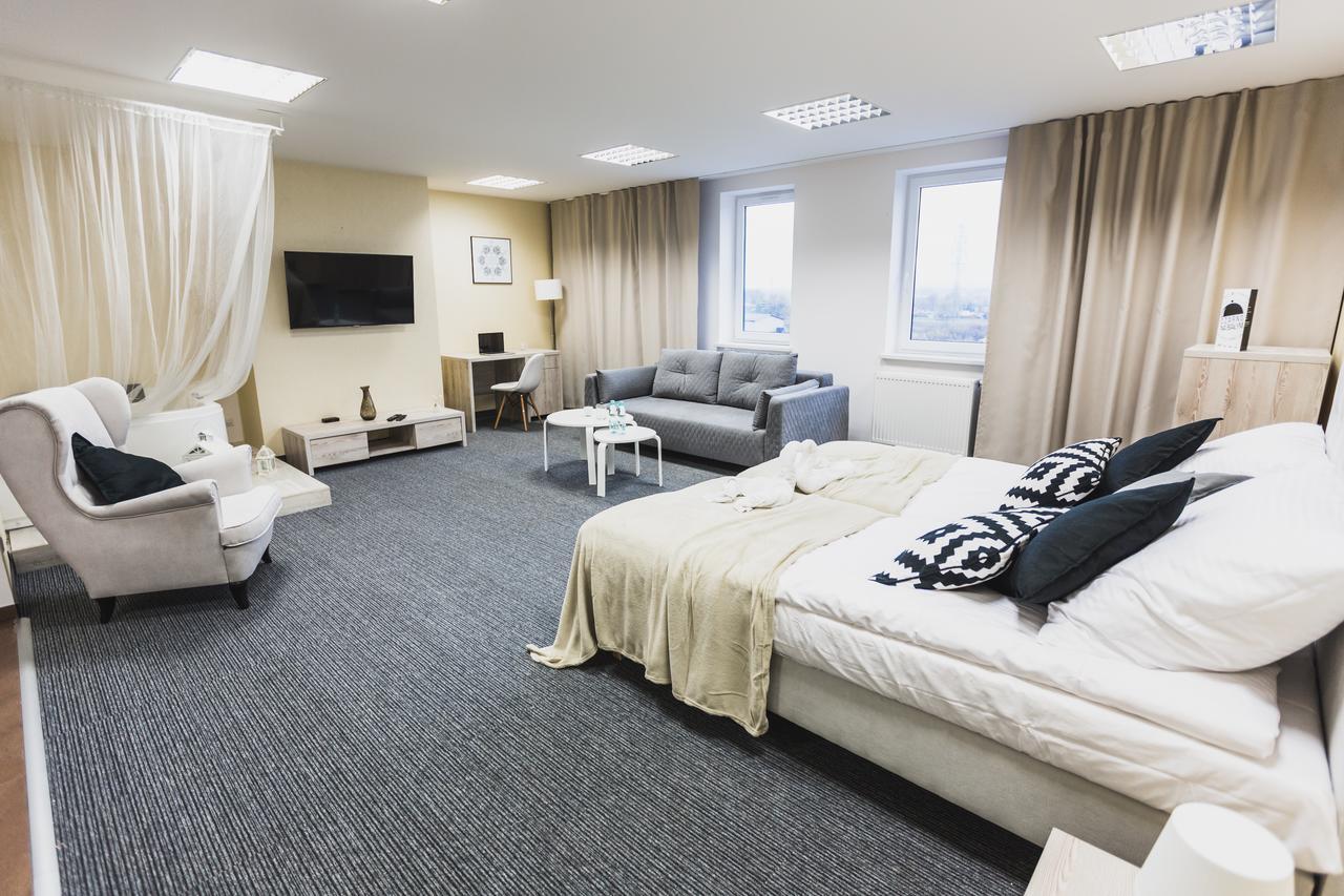 Czarno Na Bialym Hotel Krakow Ngoại thất bức ảnh