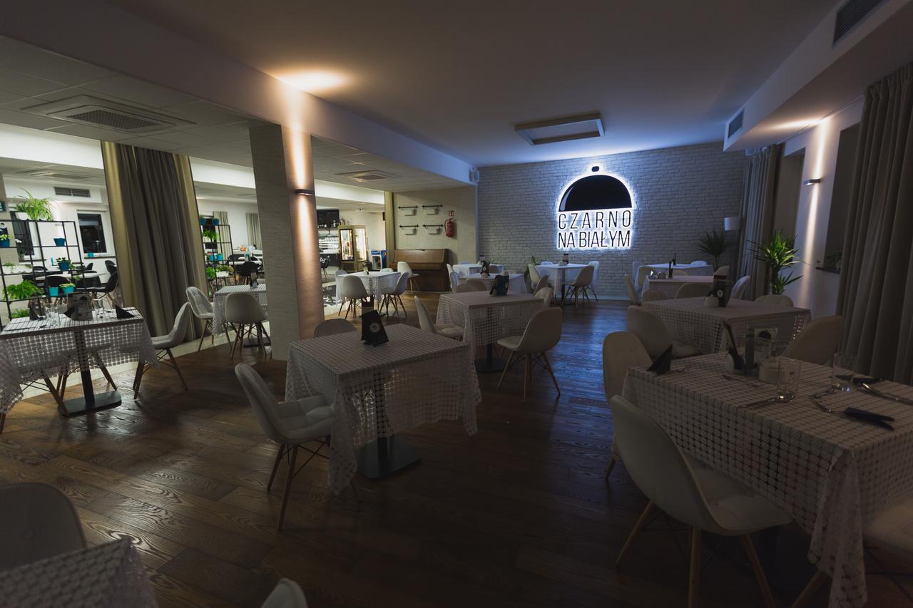 Czarno Na Bialym Hotel Krakow Ngoại thất bức ảnh